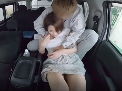パート先の同僚の車で寝取られてしまう人妻
