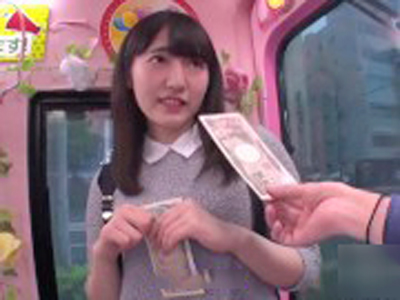 MMビンで金欠女子がお金の魔力に流され中出しＳＥＸ