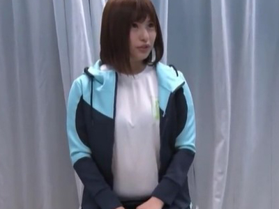 マッサージのはずが予想外の中出し展開にガチ焦りしちゃう素人娘