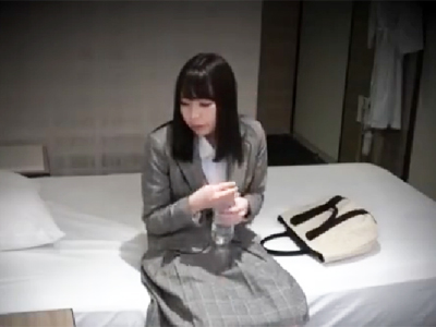 ビジネスホテル盗撮映像に真面目そうな清楚OLの痴態が写される！ｗ