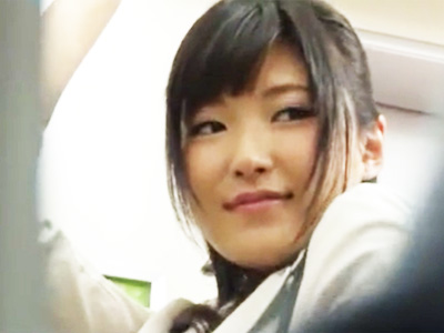 痴漢してやろうと近付いた美人OLに逆にち◯ぽを握られて精子を絞り取られる展開にｗ