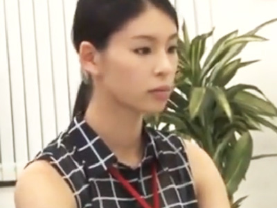 パワハラ上司に屈した美人OLが会社の更衣室に押し込まれてレイプされちゃう
