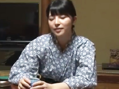 「ちょっと何してんの…」旅館で部下と相部屋になり襲われてパコっちゃうOL