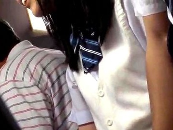 バスの車内で舐め回しチカンに遭ってしまう黒髪jk！乳丸出しにされて羞恥心MAXでザーメンまでぶっかけられる！