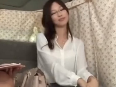 メガネの似合うモデル系素人妻をナンパ→速攻ホテルに連れこんで中出し！