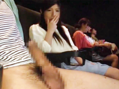 映画館で隣の男にデカチン見せつけられて思わずしゃぶってしまう痴女お姉さんｗ