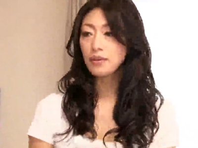 「もう我慢できないわ…」乳首がビンビンに立ってしまうほど興奮した巨乳妻が夜這いパコ