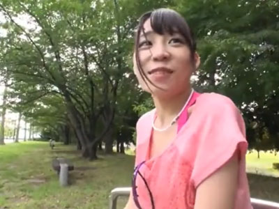 照れて笑う顔が可愛い童顔娘がガチハメで眉間に皺を寄せアクメ顔