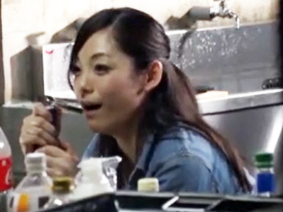 美人熟女が学生とのBBQで泥酔して年下チンコを喰っちゃう一部始終ｗ