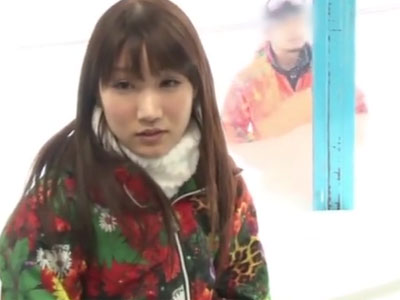 彼氏が近くに居るのにMM号で浮気パコしちゃう素人お姉さん