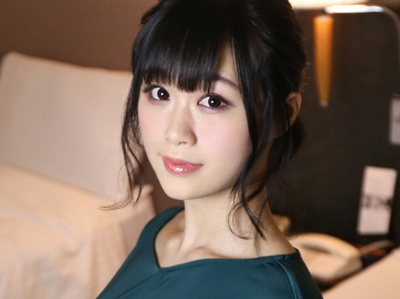 まさかこんな美人妻が不倫AVに…目を疑うほど綺麗な女体が手マンだけでビクビク痙攣