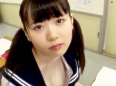 真っ白なマシュマロおっぱいで男子を興奮させてしまう美少女JKが制服を剝ぎ取られ犯されちゃうｗ