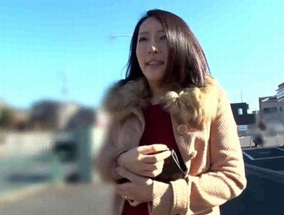 お金を借りてた奥さまを狙ってナンパ！　謝礼をエサに簡単GET！美人妻の綺麗なカラダをたっぷり味わって中出し